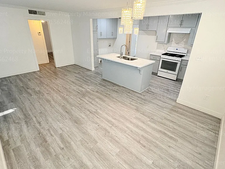 2238 Lindora St — Photo 10