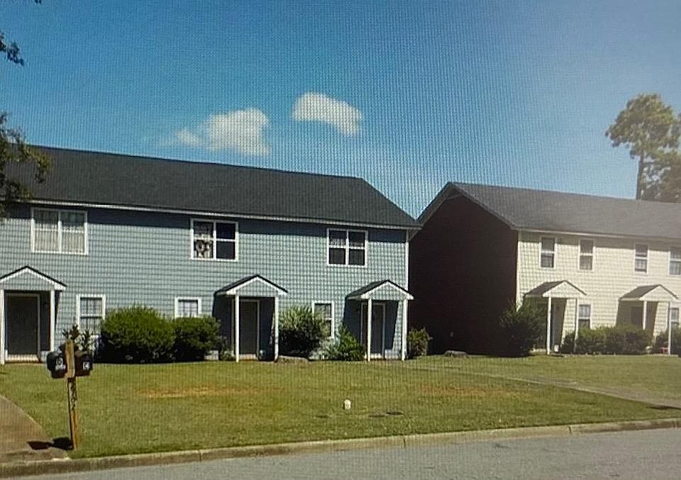 1st image of 2700 Doncaster Dr APT A