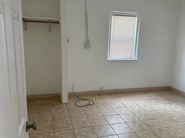 205 Stanford Dr SE #B — Photo 3