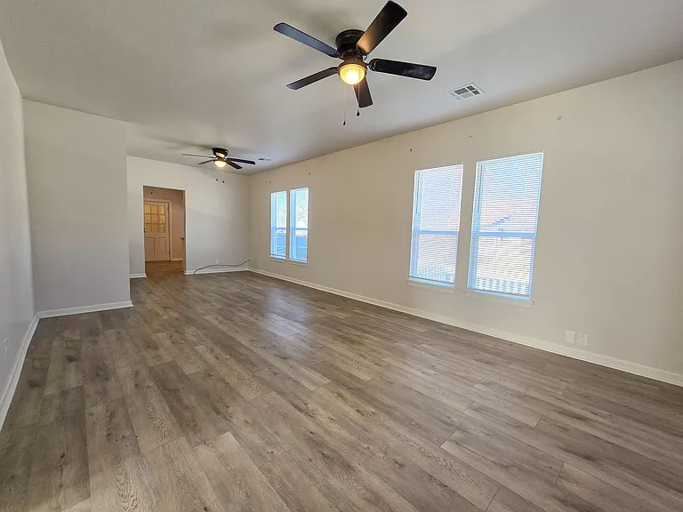 1224 N Market Ave — Photo 14