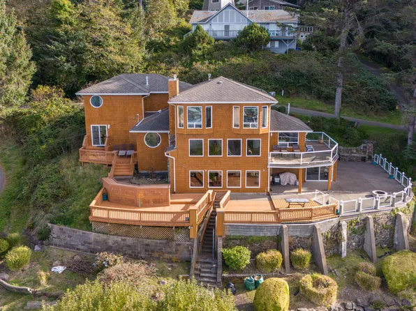 6851 NE Neptune Dr, Lincoln City, OR 97367