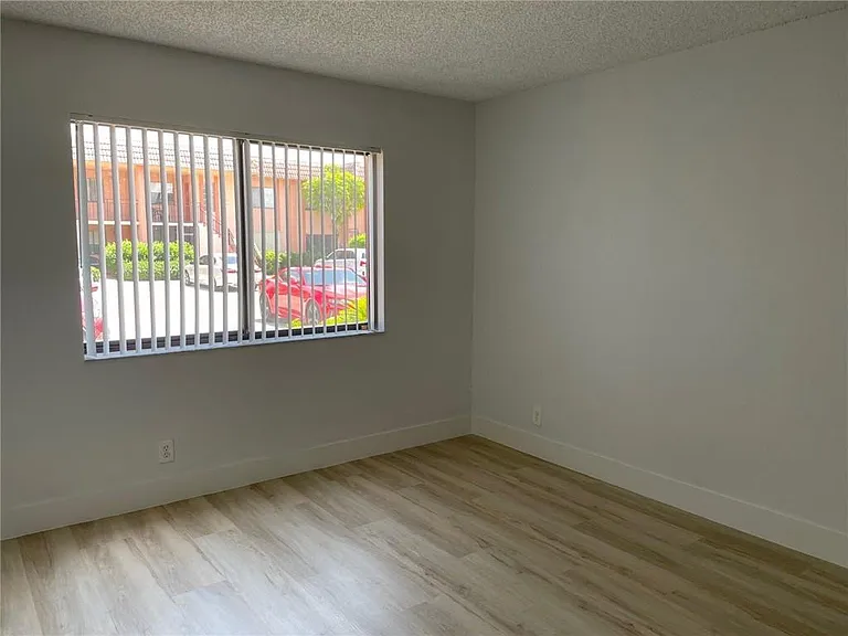 235 Lakeview Dr #102 — Photo 15