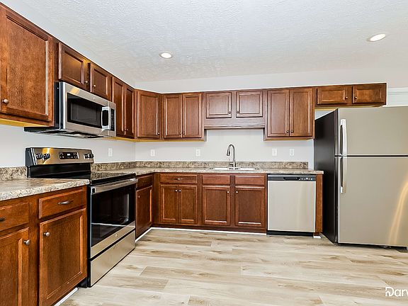 4th image of 2668 Delong St