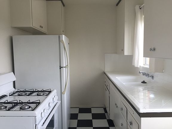 2nd image of 607 Parkman Ave APT 5