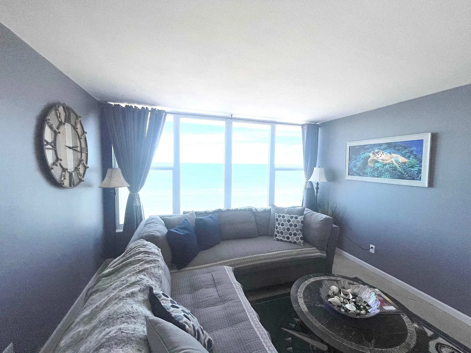2 bed, 2.0 bath, 1054 sqft, $3,084 — Photo 2