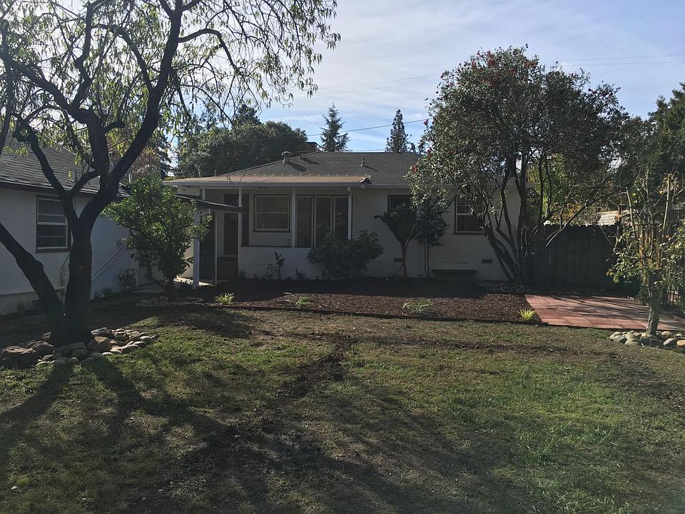 2 BR portion of the duplex - REAR
