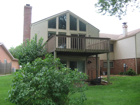 36 Fields E, Champaign, IL 61822