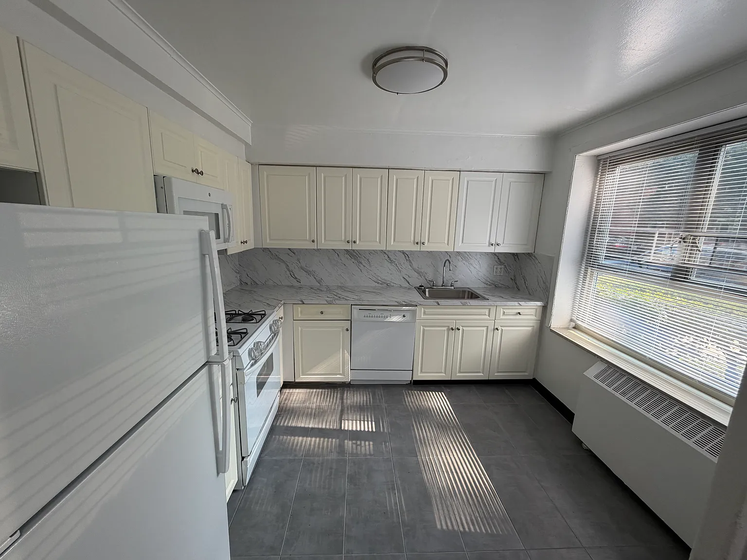 194th St, Fresh Meadows — Photo 3