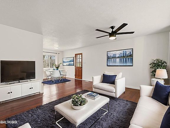 4th image of 435 Sherwood Estates Cir