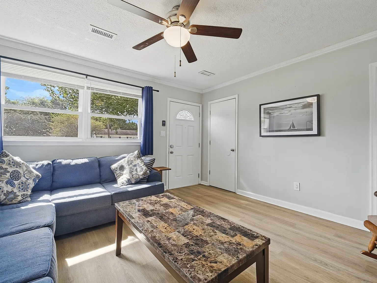 3 bed, 1.5 bath, 1333 sqft, $3,000 — Photo 3