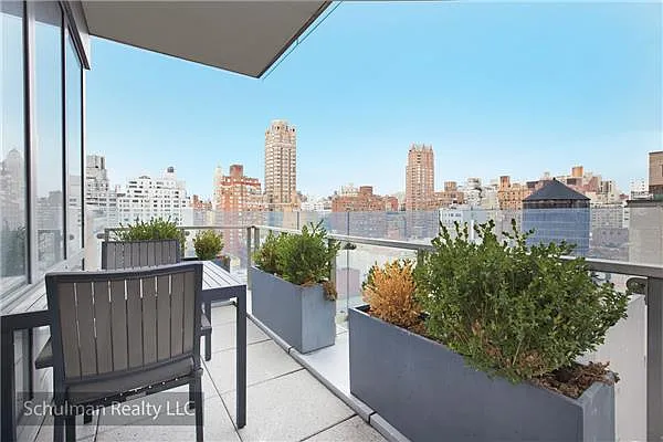 Sold by Schulman Realty LLC | media 10