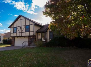 1937 SW Arrowhead Rd, Topeka, KS 66604