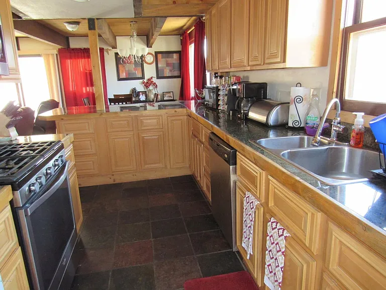 252 W Garnet Ave — Photo 7