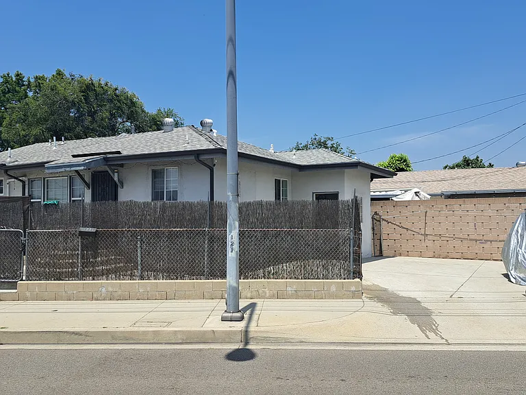 1219 W Mission Rd — Photo 3