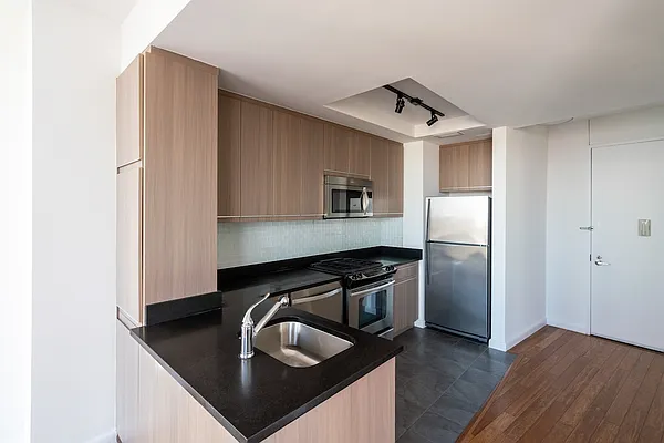 Rented by The Dermot Realty Management Company | media 25