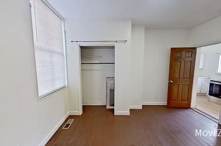 209 E Peace St #B — Photo 12