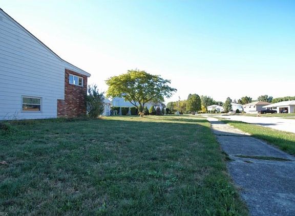 2nd image of 36687 Lakehurst Dr E