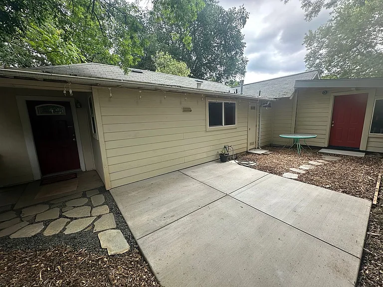 2050 Laburnum Ave — Photo 30