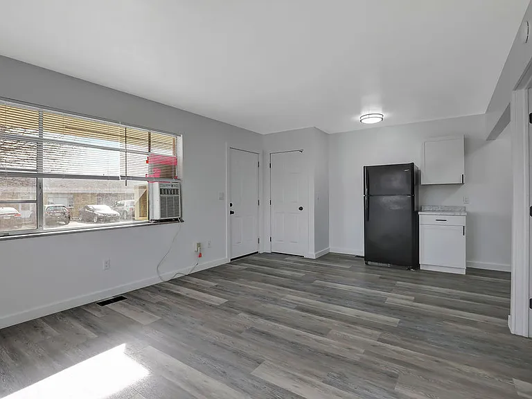 ENGLEWOOD APARTMENTS — Photo 33