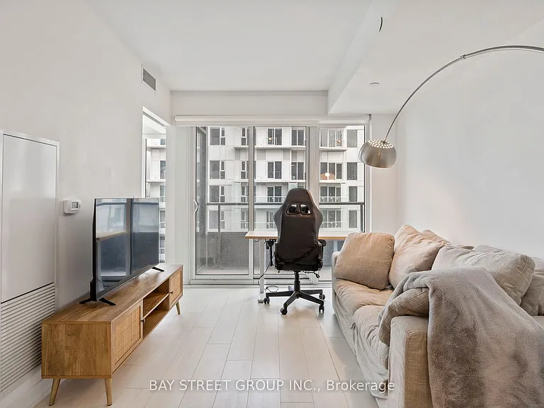 19 Western Battery Rd #3301 — Photo 14