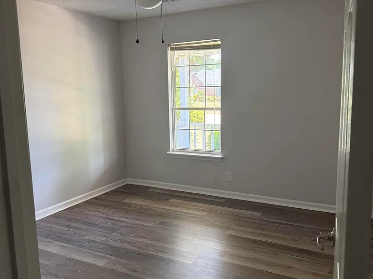 107 Barrington Pl N — Photo 5
