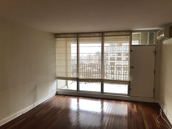 5th image of 1960 N Lincoln Park West Ave #2201