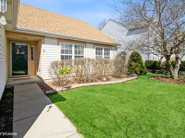 204 E Heritage Trl, Grayslake, IL 60030