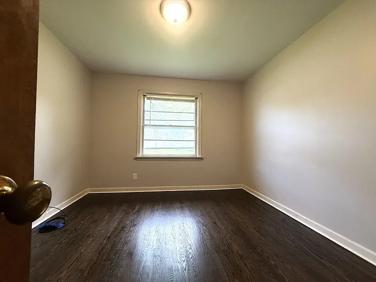 9221 Waldorf Dr — Photo 7