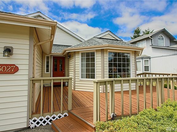 2nd image of 6027 Thornbury Pl SE