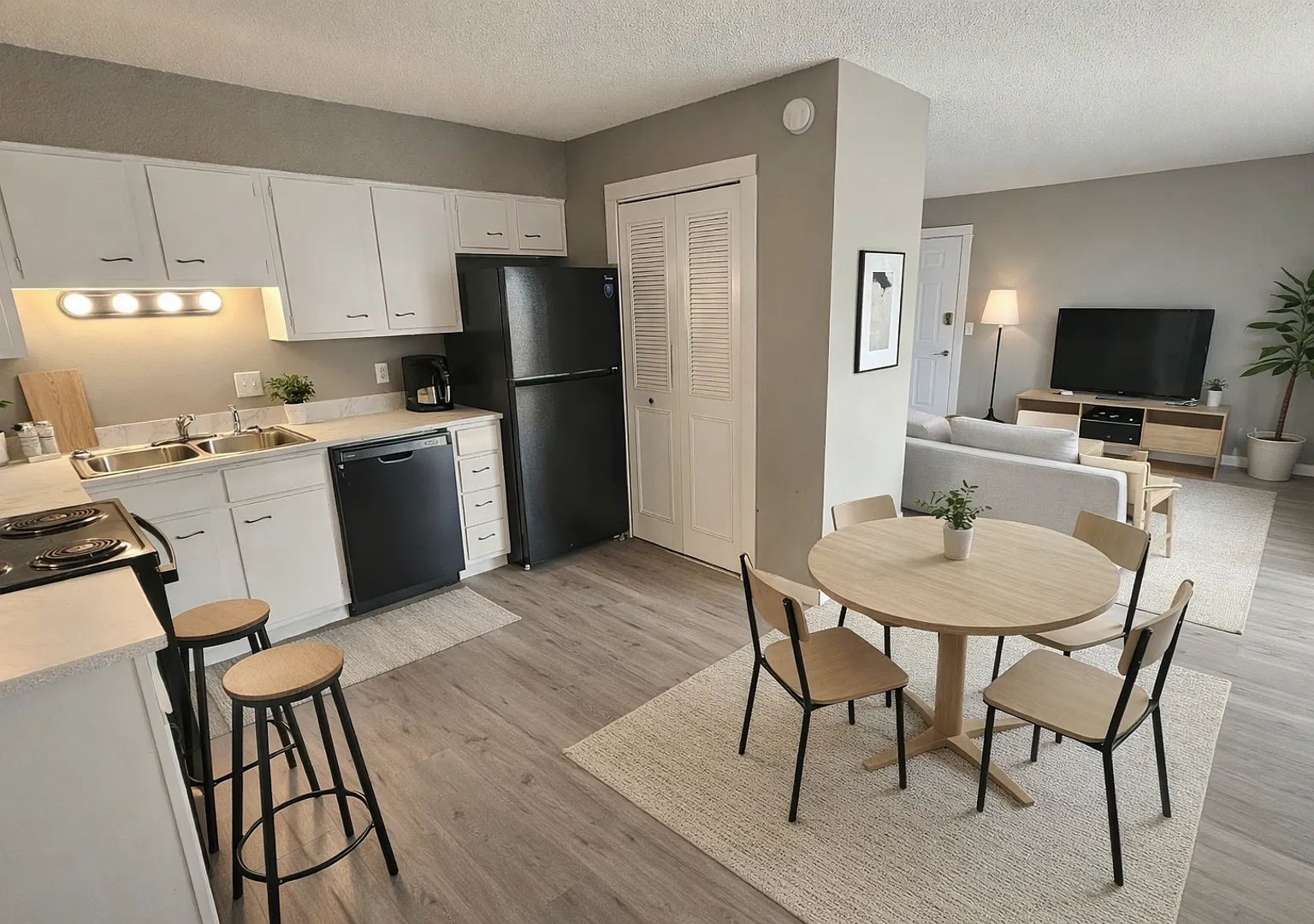 Ranchwood Apartments — Photo 4