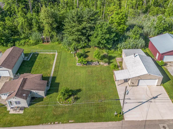 Donald Roadway, Vandalia, MI 49095