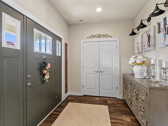 4th image of 3881 Brookfield Dr