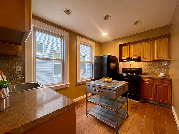 5th image of 145 Maple St #2
