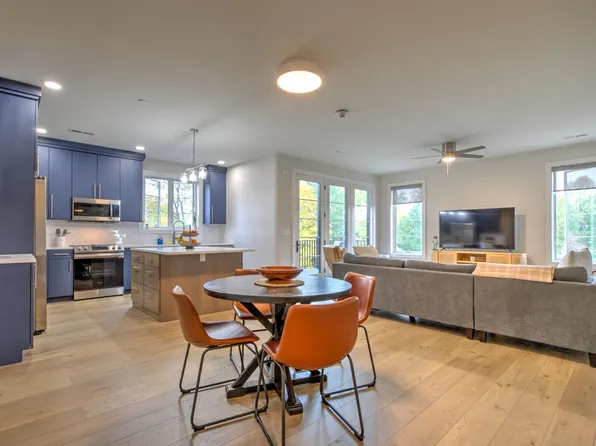 1310 E Samuel Ave #3A, Peoria Heights, IL 61616