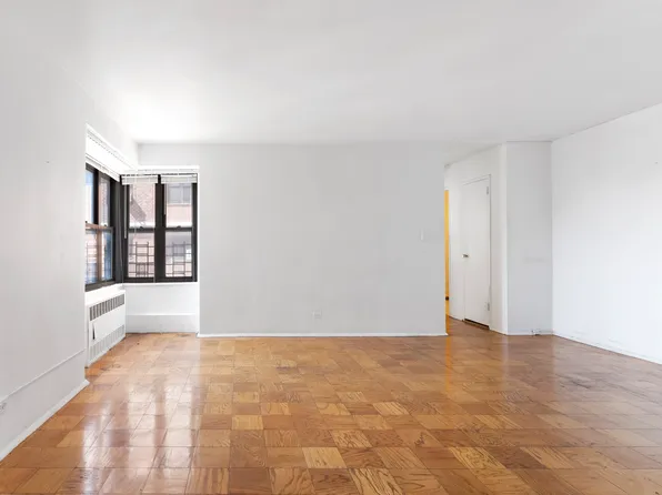 210 East Broadway H1401 image 3 of 11