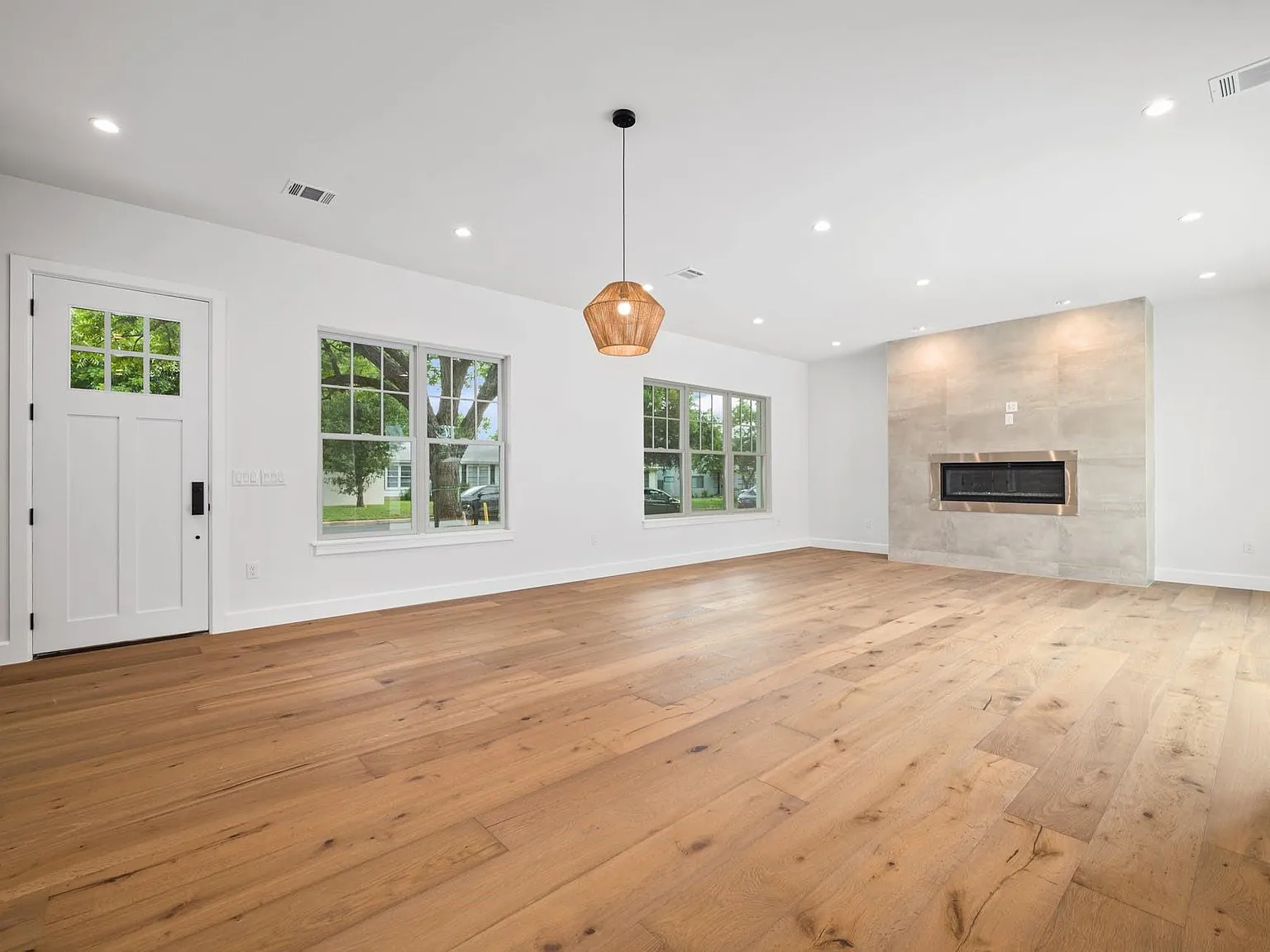 4 bed, 3.0 bath, 3299 sqft, $7,500 — Photo 4