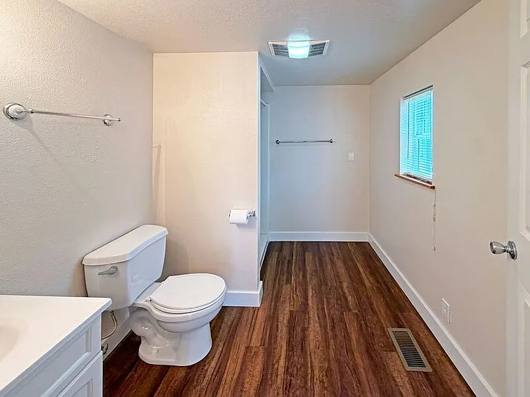 544 W 20th Ave — Photo 9