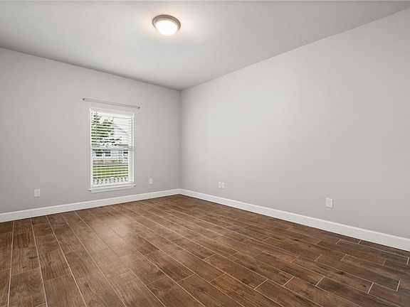 5th image of 1015 Sunnybell Ln