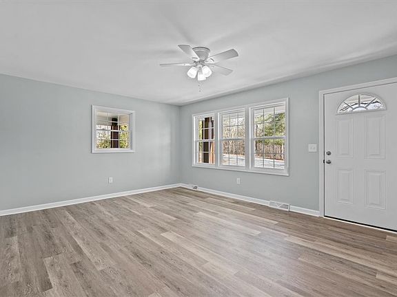 5th image of 326 Kenneth St