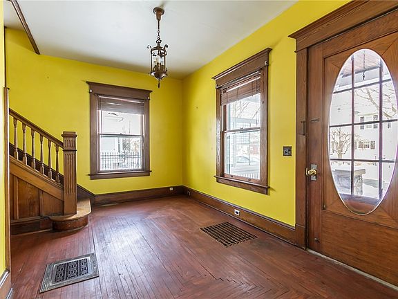 5th image of 108 Van Dusen St