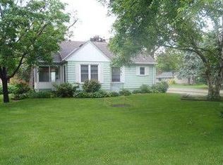 1511 Roselawn Ave W, Roseville, MN 55113