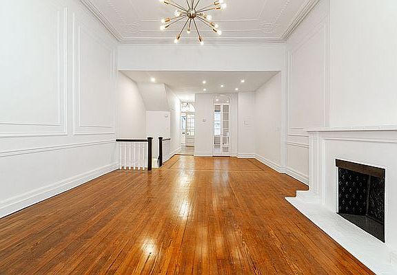 3rd image of 115 E 62nd St #1