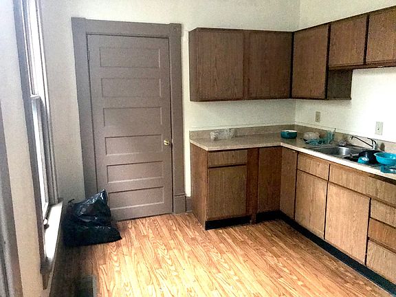 3rd image of 1606 Woodlawn Ave