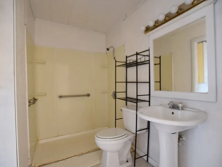 803 E 3rd St — Photo 5