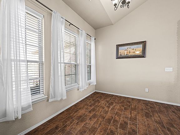 4th image of 3107 SW Silverbark Rd