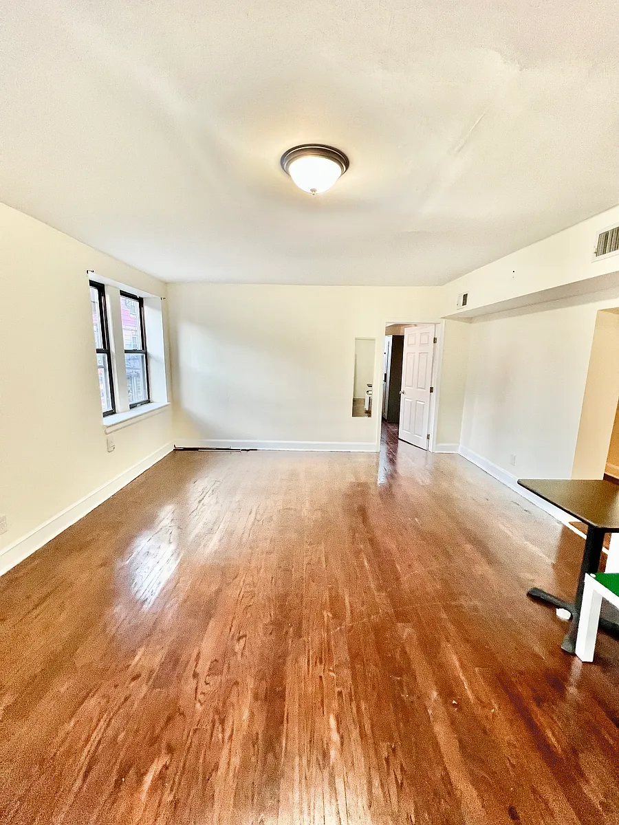 Photo 2 of 11 - 252 South St #1 - Philadelphia, PA Building Photo - 252 South St #1