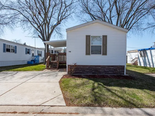 780 Westgate Dr, Park City, IL 60085
