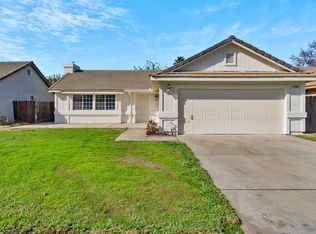 1322 Colombard Dr, Madera, CA 93637