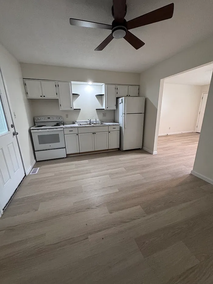 3 bed, 1.0 bath, 936 sqft, $1,250 — Photo 4