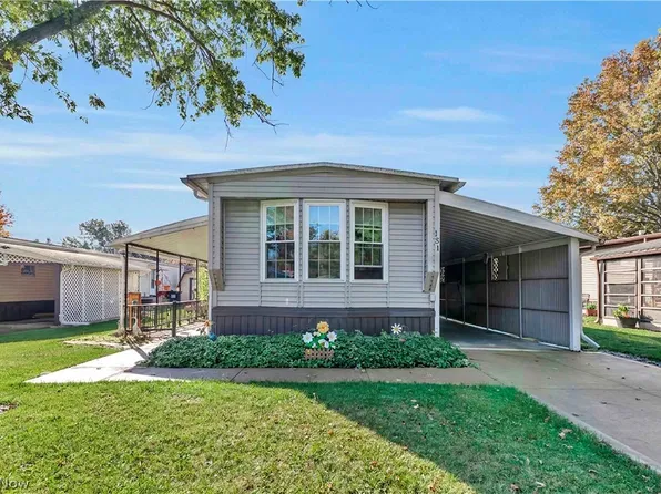 131 Hickory Cir, Elyria, OH 44035